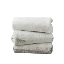 Load image into Gallery viewer, Camden Throw